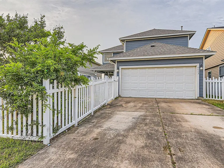 1717 Thompson Trl — Photo 26