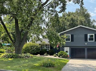 3106 W Chartwell Rd, Peoria, IL 61614