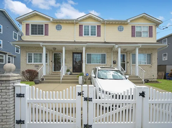 558 69th Bch, Arverne, NY 11692