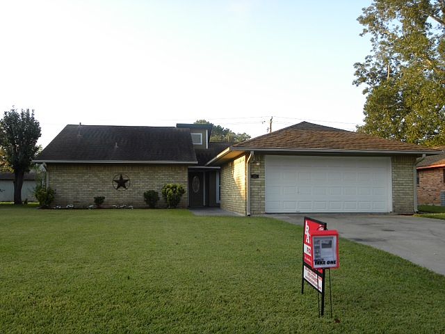 1st image of 105 Sunflower St