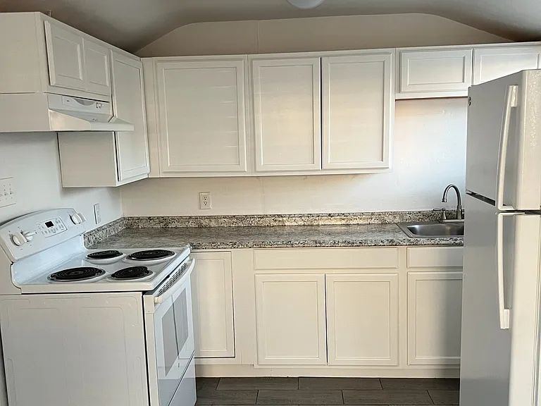 444 W 6th Pl #103 — Photo 7