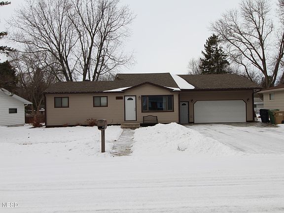 2nd image of 1311 Harmony Ln