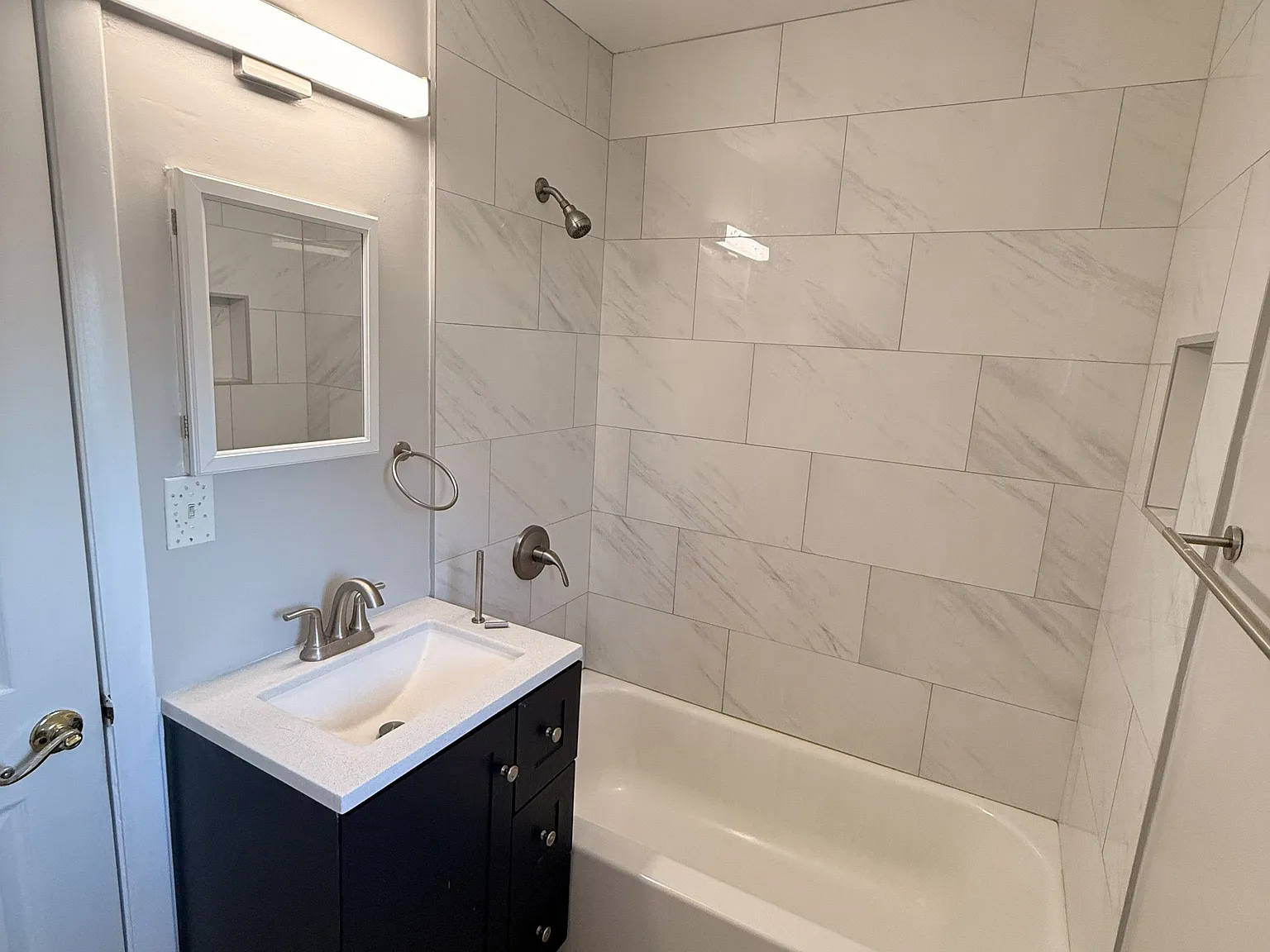 2 bed, 1.0 bath, 894 sqft, $1,850 — Photo 2