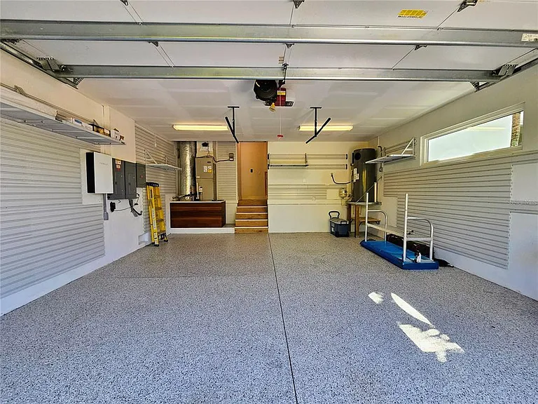 2408 Nassau St — Photo 9