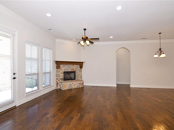 4th image of 1401 Steepleview Ln