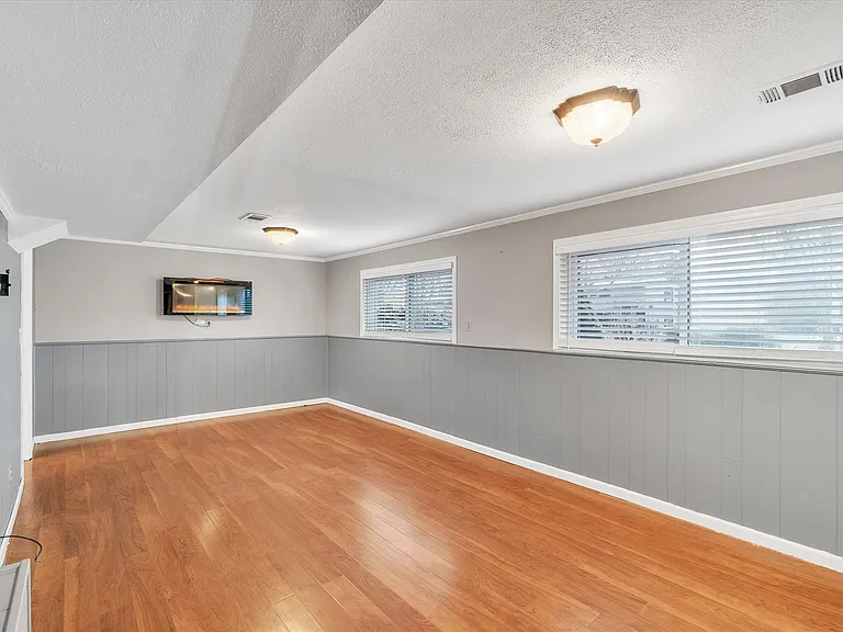 978 Panorama Dr — Photo 11