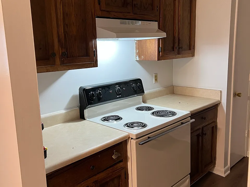 46 Hillview Apt Dr