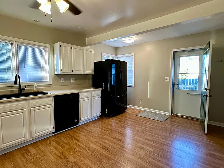 2944 Arbor St — Photo 3