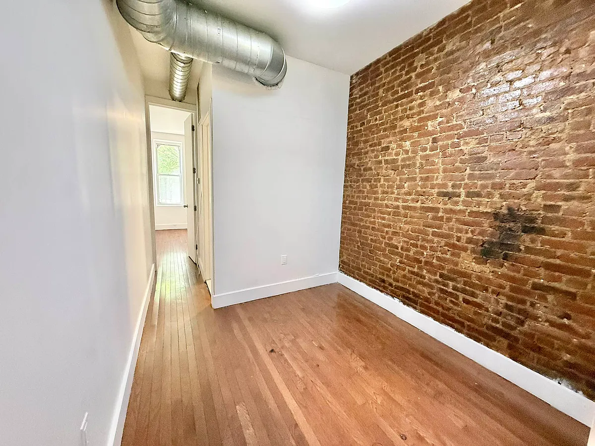 Building Photo - 864 Hart St #1L
