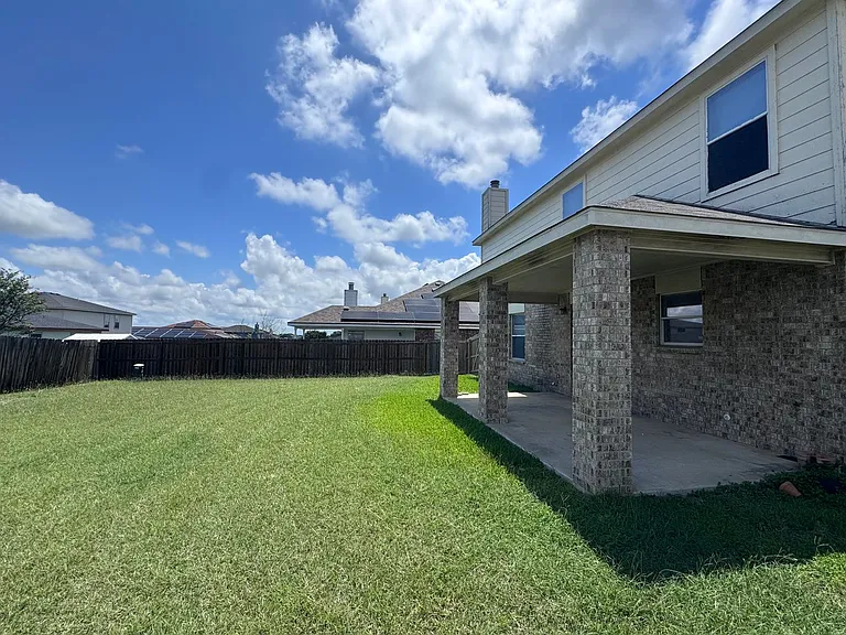 2201 Riley Dr — Photo 11