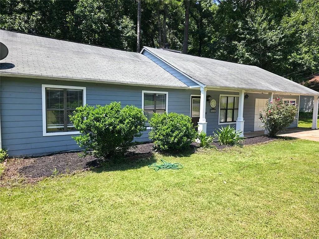 4 bed, 2.0 bath, 1420 sqft, $1,900 — Photo 2