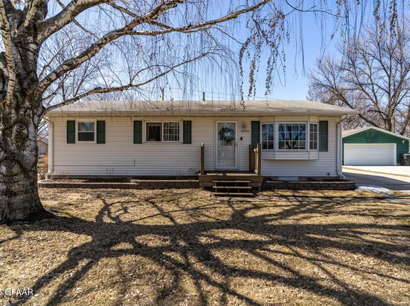2020 S 20th St, Grand Forks, ND 58201