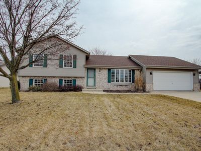8450 S Golden Fields Dr, Oak Creek, WI, 53154