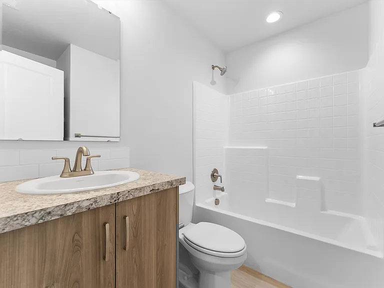 510 Waverly Ave — Photo 18