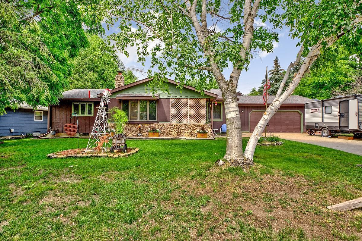 410 W Sharon St, Le Center, MN 56057 MLS 6398626 Zillow