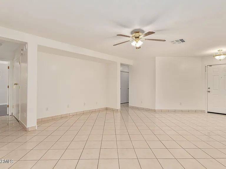 1525 W Burgess Ln — Photo 6