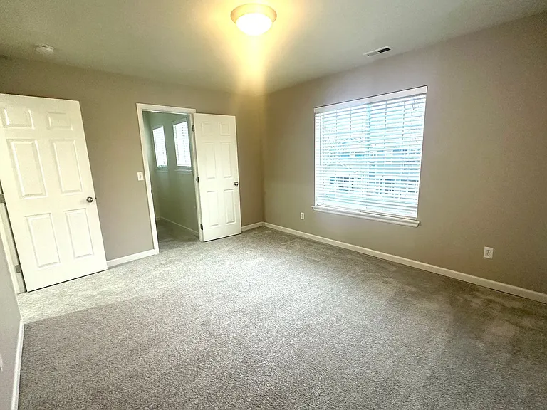 4315 Freemont St NE — Photo 27