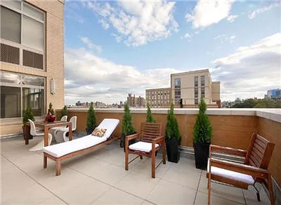 Sold by Warburg | media 12