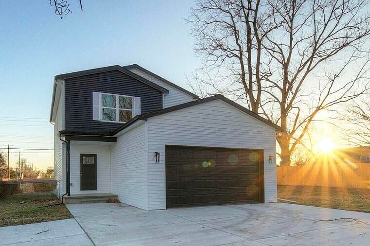 1st image of 33755 Parkwood St