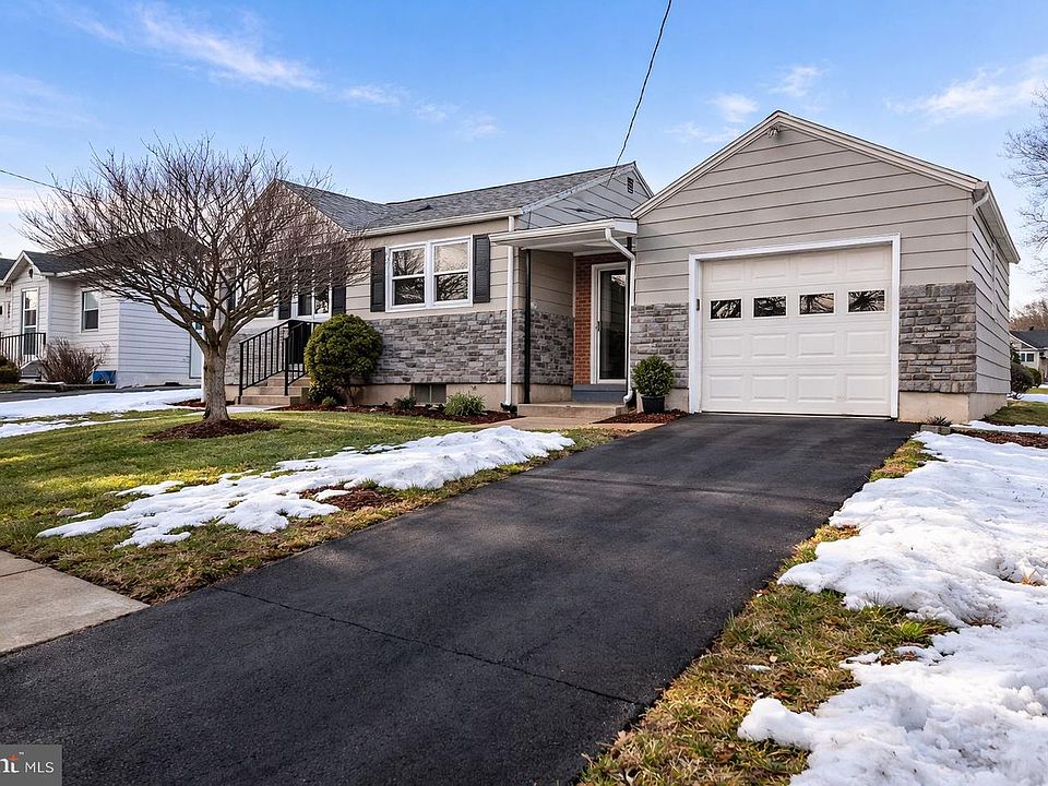 1st image of 411 Indian Manor Dr