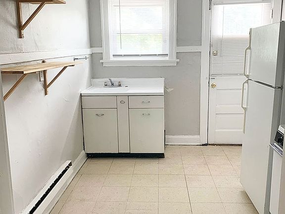 4th image of 415-419-423 Probasco St #415-16