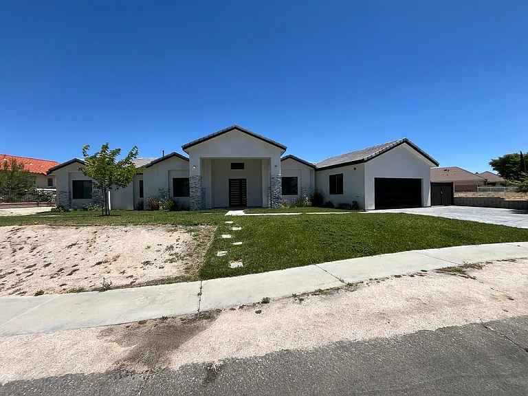 Manzanita Dr — Photo 1