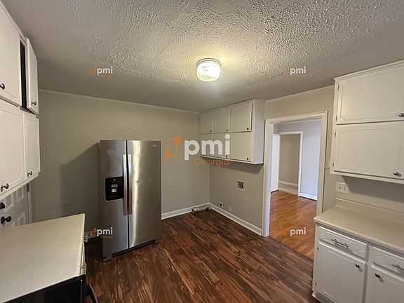 3rd image of 1463 Beatty St