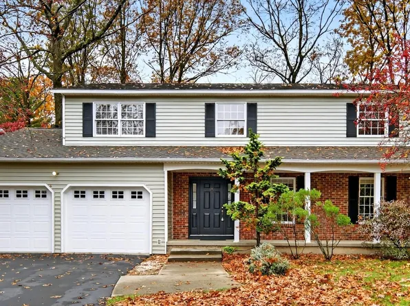 16 Lincoln Avenue, Clifton Park, NY 12065