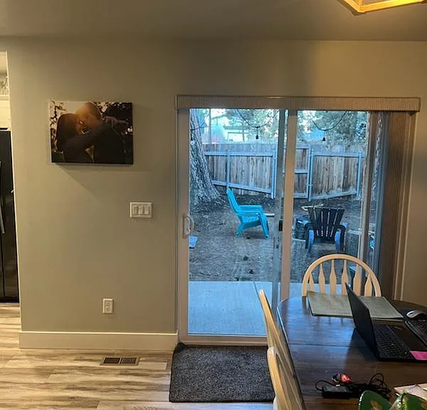 645 SE Reed Market Rd #B — Photo 3