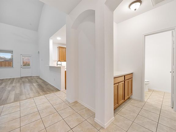 4th image of 1007 Hockley Ln