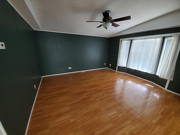 3rd image of 10439 102nd St