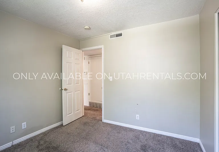 1214 W 1380 N — Photo 10