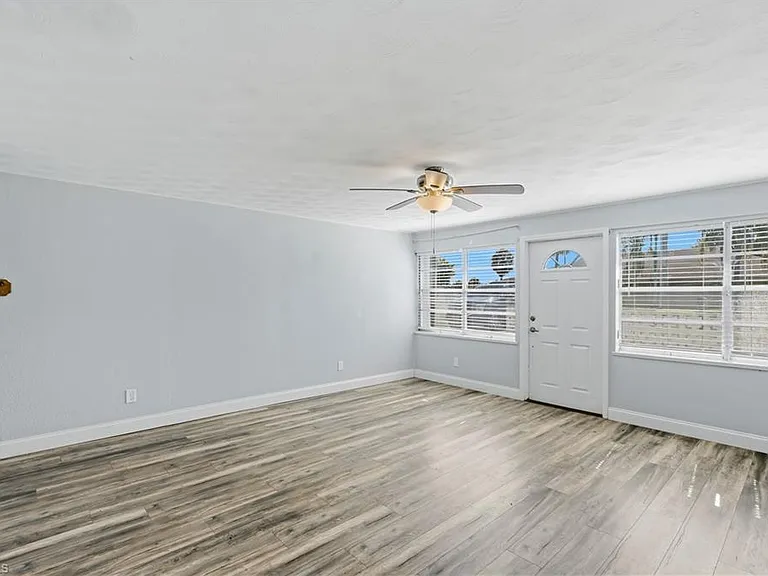 4220 Deleon St — Photo 21