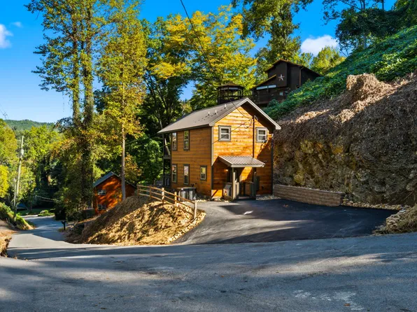 253 Silverbell Ln, Gatlinburg, TN 37738