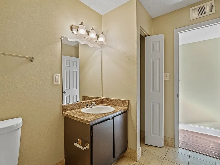 5th Avenue Apartments — Photo 34