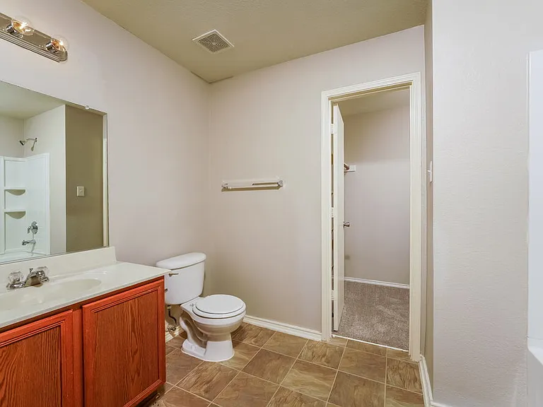 1209 Lambert Dr — Photo 10