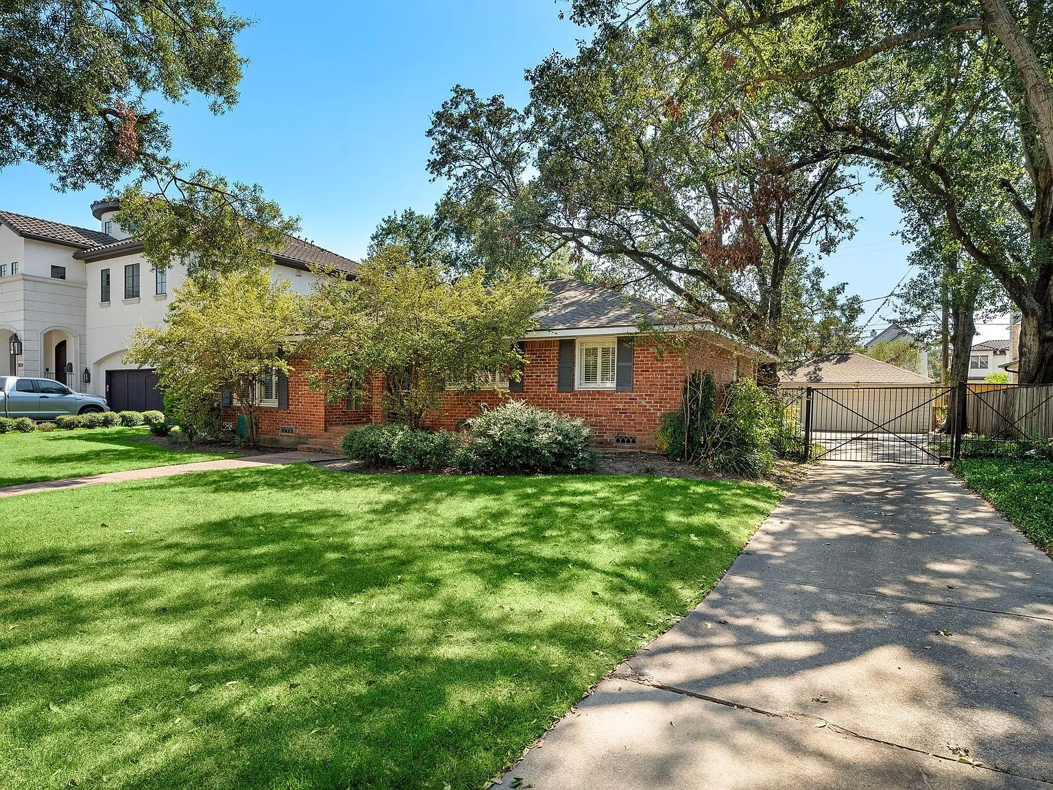 3 bed, 2.0 bath, 2120 sqft, $3,500 — Photo 2