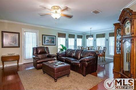 3rd image of 126 Country Dr