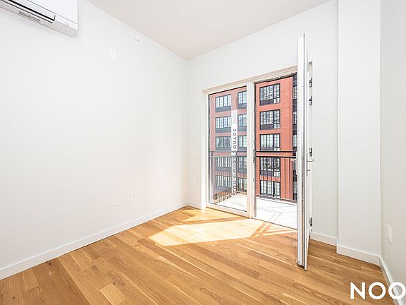 4th image of 45-57 Davis St #725