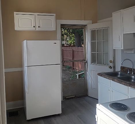 3rd image of 249 Bentwood Dr