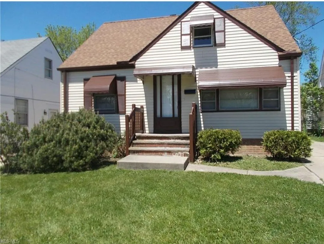 19403 Raymond St photo 1