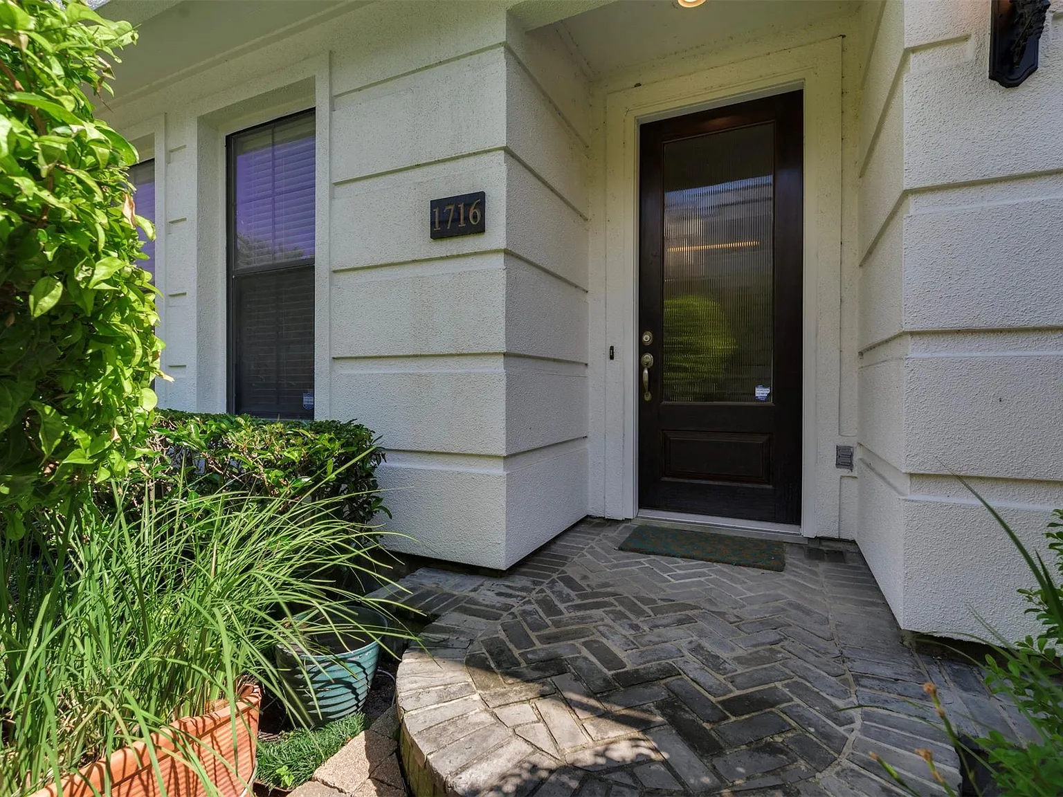 3 bed, 3.0 bath, 2228 sqft, $3,595 — Photo 3