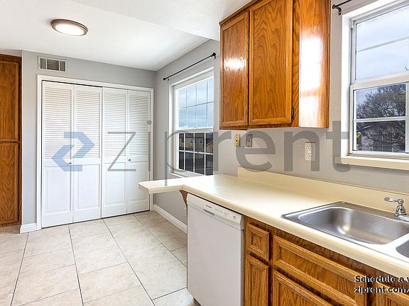 4th image of 399 G St #C