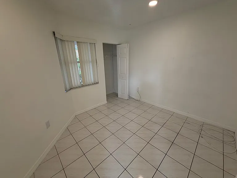 3780 Amalfi Dr — Photo 31