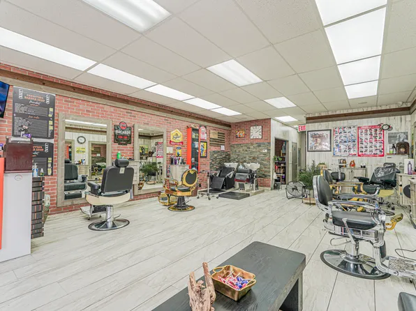 2672 Gerritsen Avenue image 4 of 16