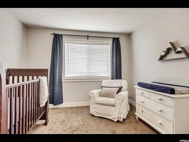 229 E Bridgewater Ln — Photo 29