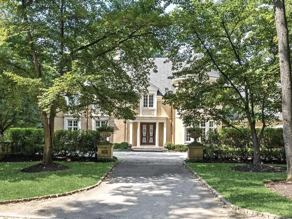 726 John Barry Dr, Bryn Mawr, PA 19010