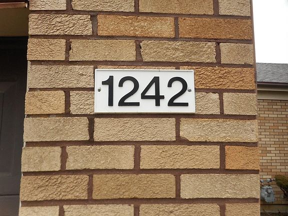 4th image of 1242 Chicago Ave