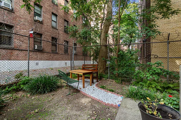 Sold by La Rosa Realty New York | media 19