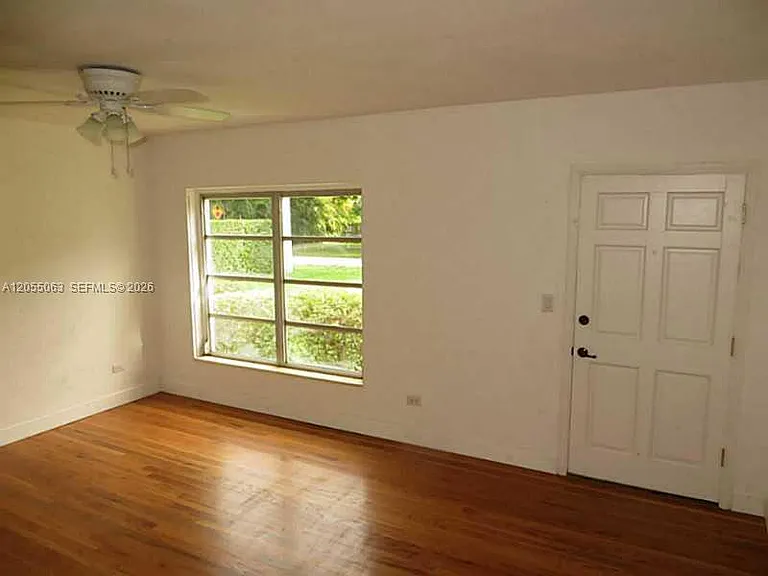 5851 SW 28th St — Photo 5